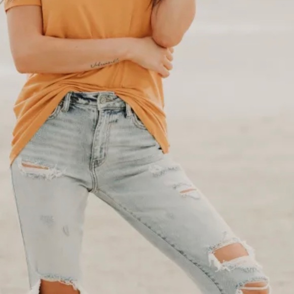 EUNINA Light Wash Distressed Jeans - Picture 3 of 10